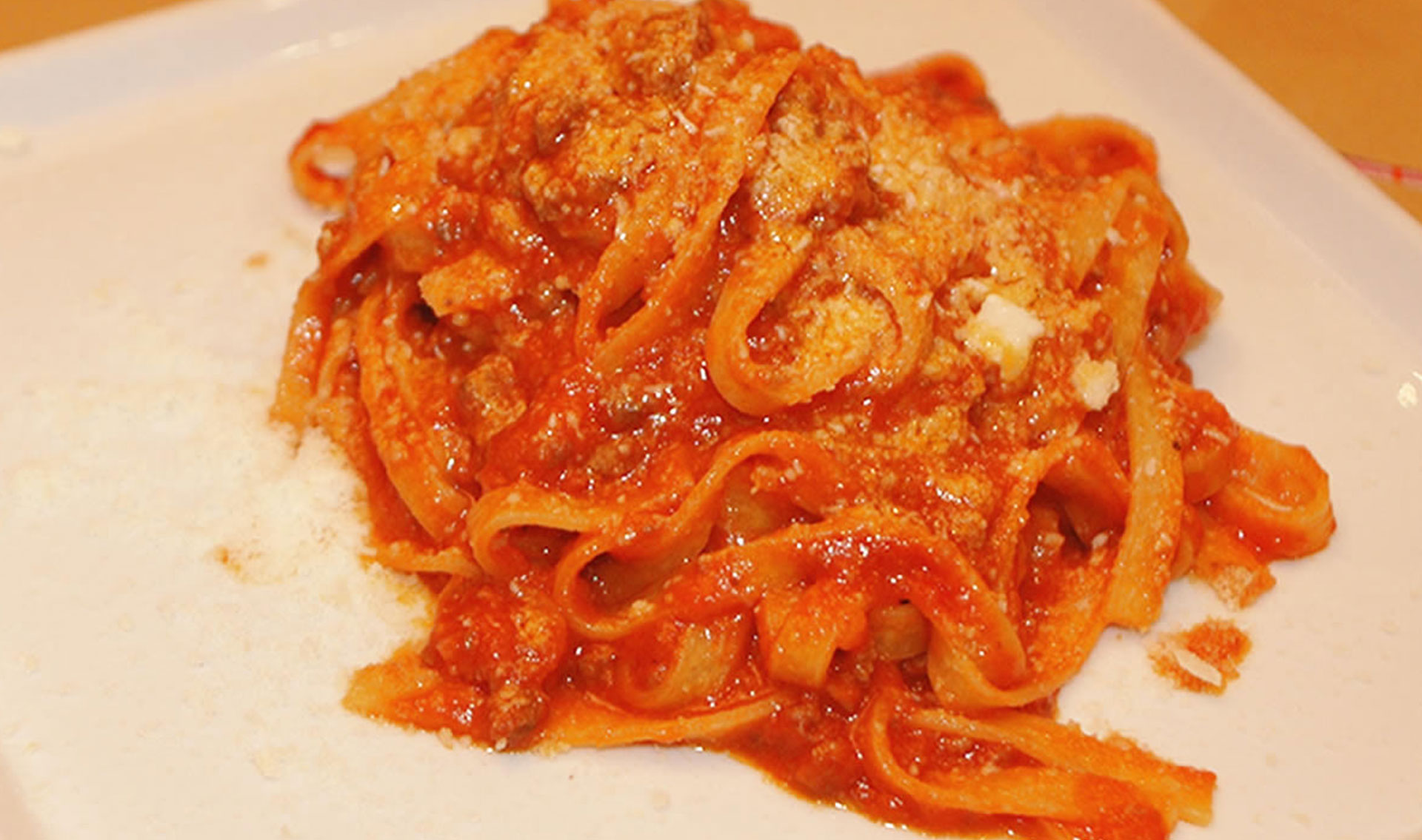 Fettuccine al ragù d’agnello e pecorino - Ristorante 433 Roma Piazza Navona Governo Vecchio